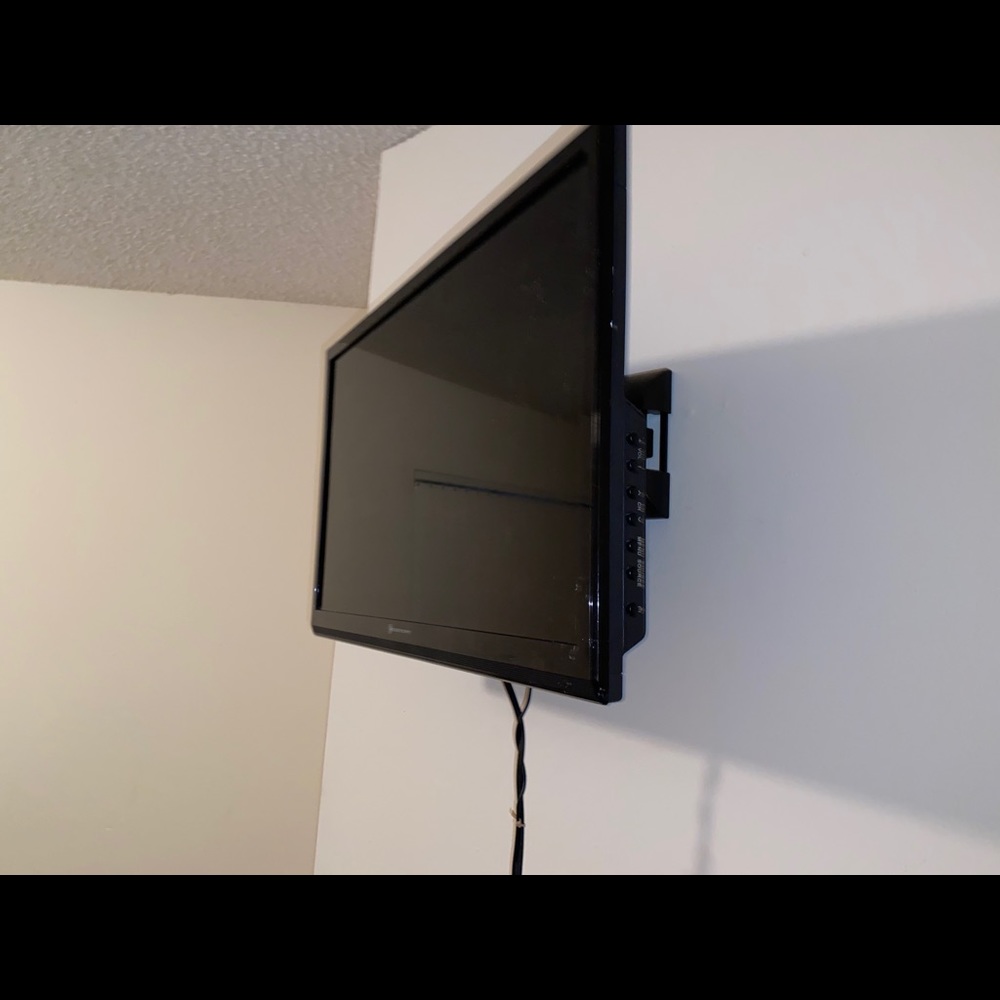 24” Element TV - Picture 4 of 7